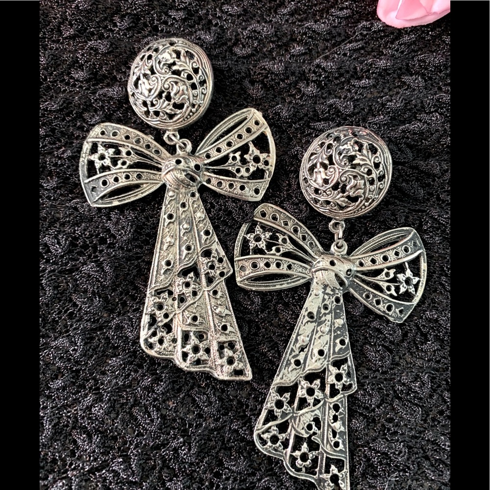 Vintage 80’s Madonna style large bow earrings, 4”x2”!😃